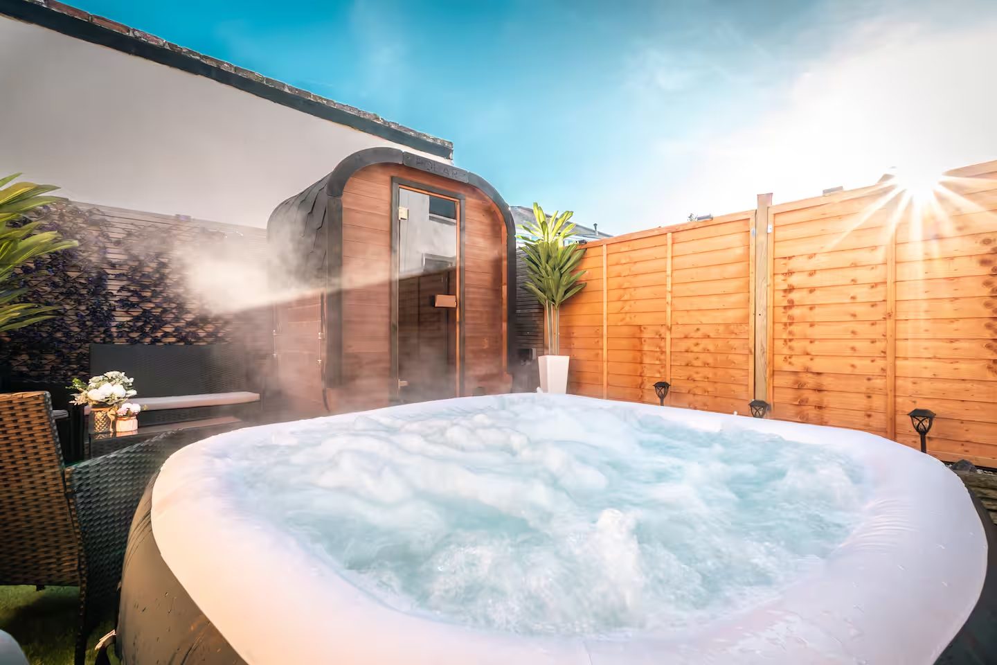 Heidelberg Road serviced accommodation with outdoor hot tub and barrel sauna